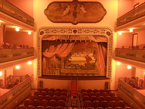 Foto de Villafranca presenta a los fondos de conservación del patrimonio espańol un plan para rescatar su histórico teatro
