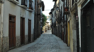 Patrimonio autoriza el despliegue de una red de acceso de fibra óptica en Villafranca del Bierzo