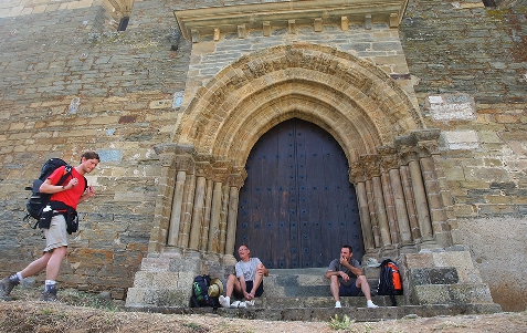 Foto de Protección Civil de Villafranca del Bierzo y del Consejo Comarcal recibirán 45.000€ de la Junta para el Camino de Santiago