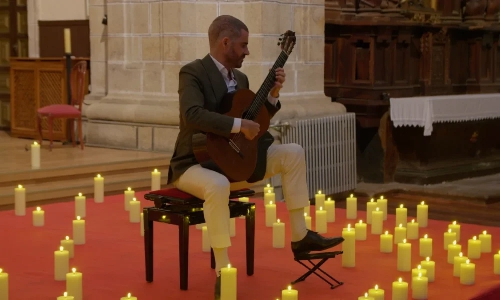 Foto de Pablo Sainz-Villegas, el mejor guitarrista de música clásica del mundo, ofrece un concierto en Villafranca del Bierzo