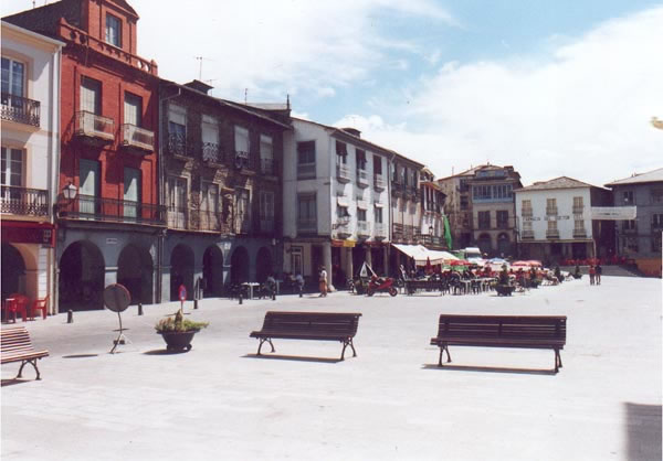 https://www.villafrancadelbierzo.org/plazamayorimages/foto2_jpg.jpg